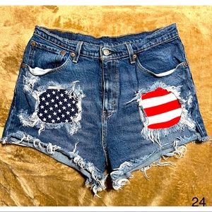 Stars & Stripes Distressed Levi Jean Shorts (12)